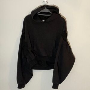 Adorable BDG crop Ruffle Black Hoodie
(12.24.78EB)